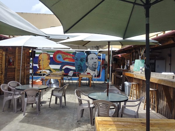 El Paseo: Restaurant and Sport Bar