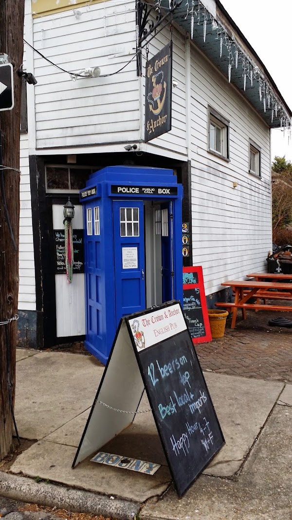 Crown & Anchor English Pub 1