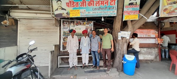 PANDIT JI KI LEMON TEA