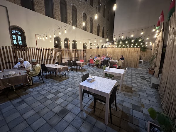 مطعم مشاوي عروس البحر - Aroos Al Bahar Fish Restaurant 1