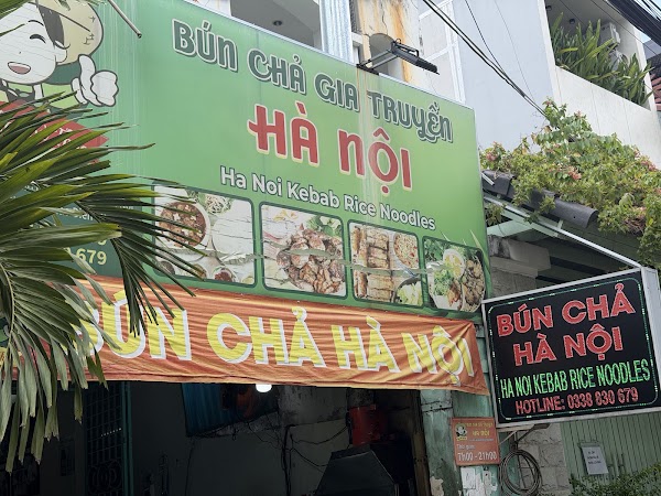 Bà Thảo Bún chả gia truyền Hà Nội