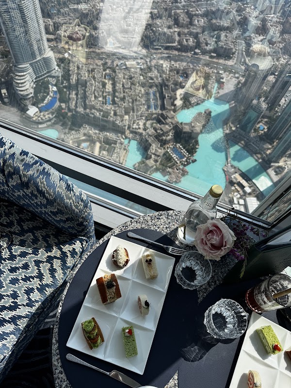 Atmosphere Burj Khalifa 4