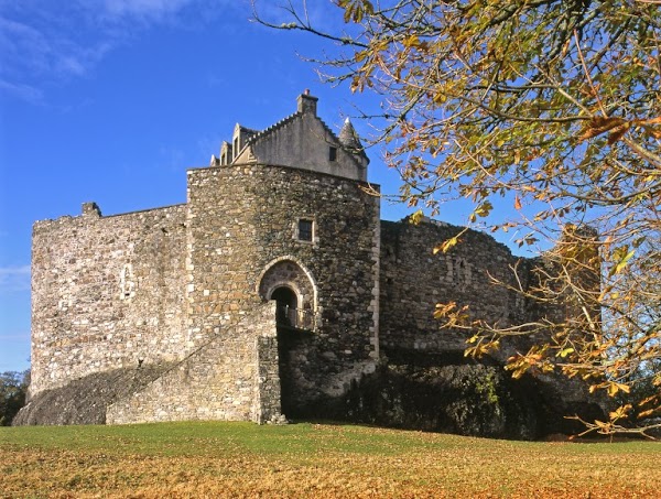 Dunstaffnage Castle and Chapel 1