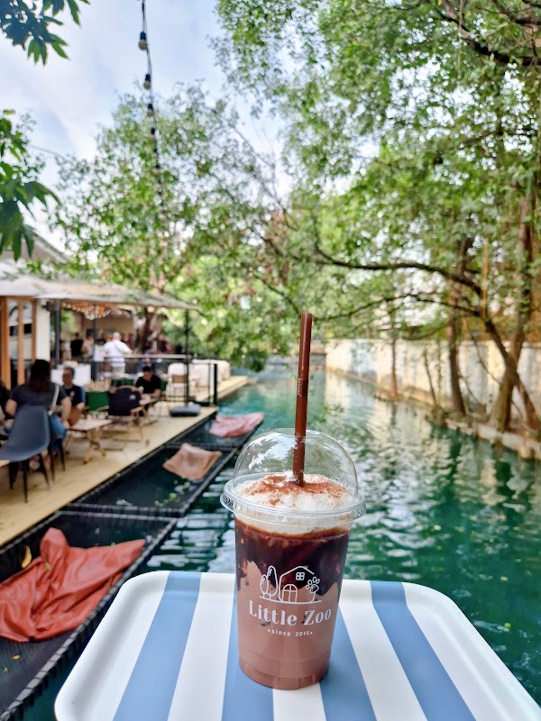 Little Zoo Garden Capybara Cafe Bangkok 5