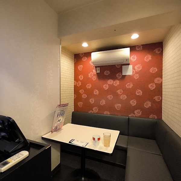 Uta-Hiroba Shinjuku City Office Front Branch 3