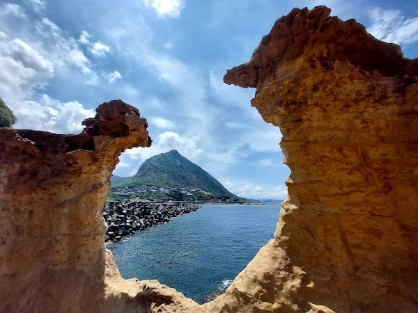 大野狼與小綿羊岩