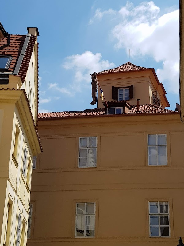 Man Hanging Out - David Černý's Statue of Sigmund Freud 4