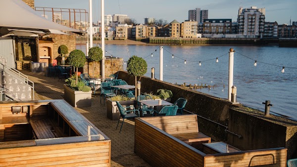 a&o London Docklands Riverside