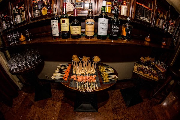 Whiskey Lounge. 1