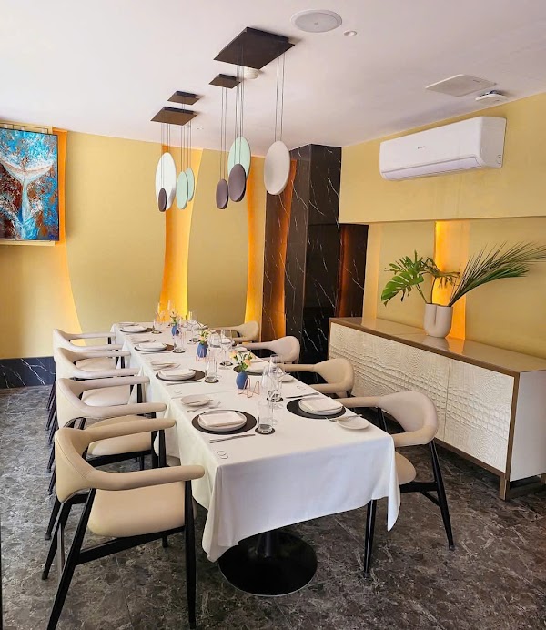 Lune Restaurant and Bar