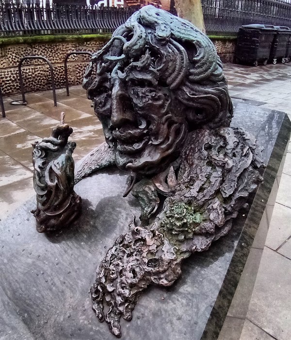 Oscar Wilde Statue