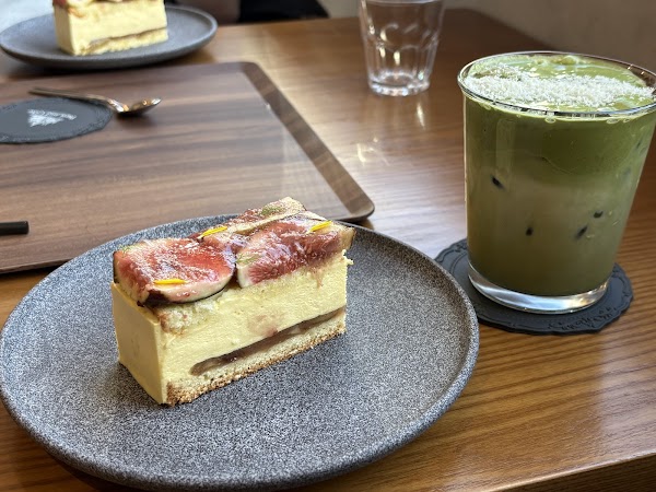 Paris and Cake 5