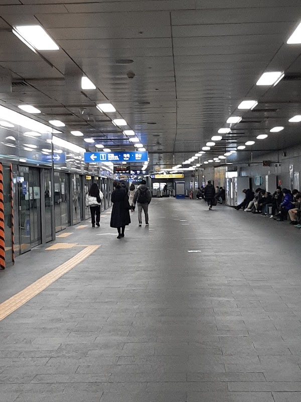 Hongik University Station 2