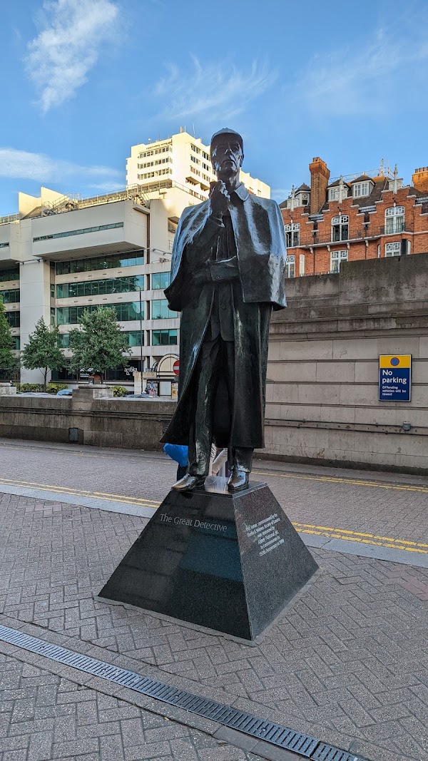 Sherlock Holmes Statue