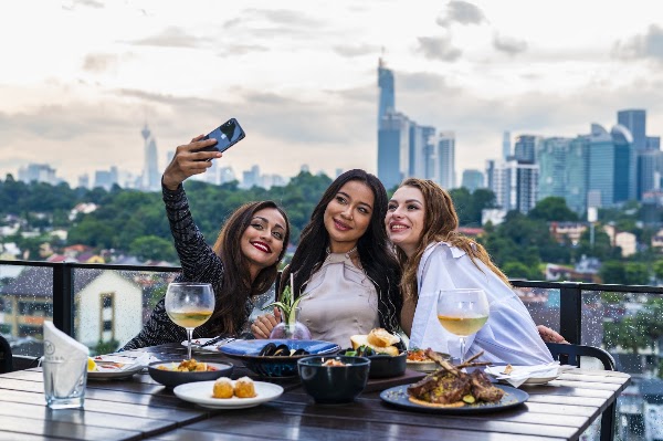 Mantra Rooftop Bar and Lounge 4