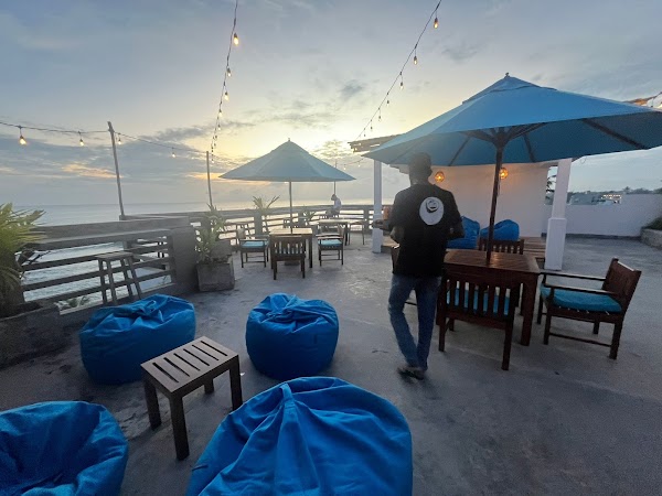 Cozy Cocos Rooftop Sea View Restaurant