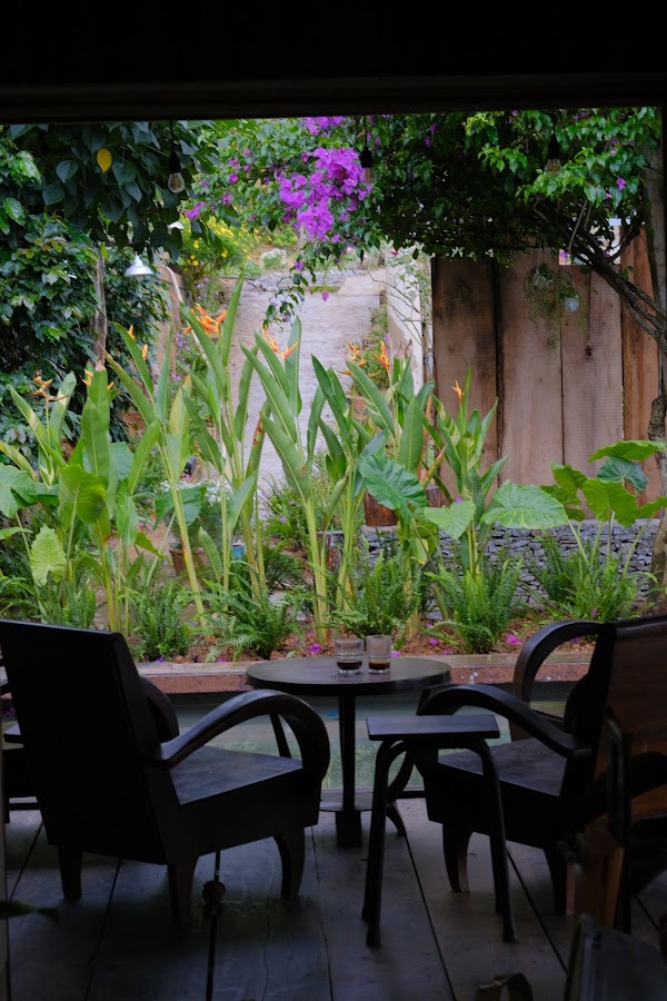 Tiệm cà phê Nắng Thuỷ Tinh