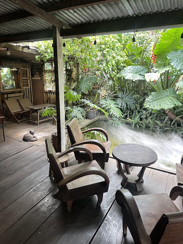 Tiệm cà phê Nắng Thuỷ Tinh 2