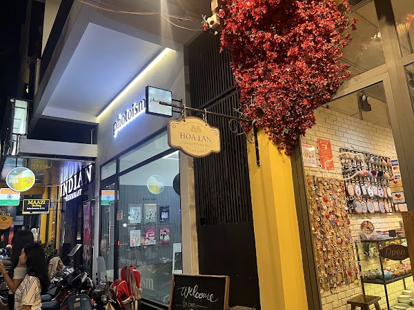 Hoa Lan Souvenir and Coffee Shop