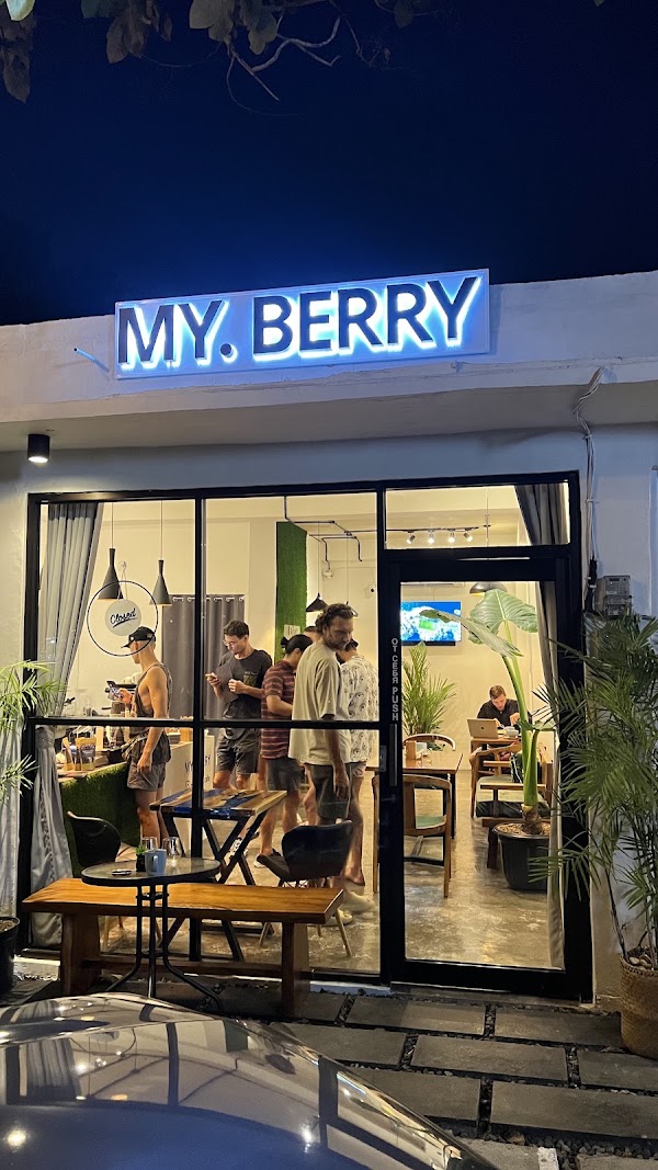 MY.BERRY CAFE Coffee & Eats 1