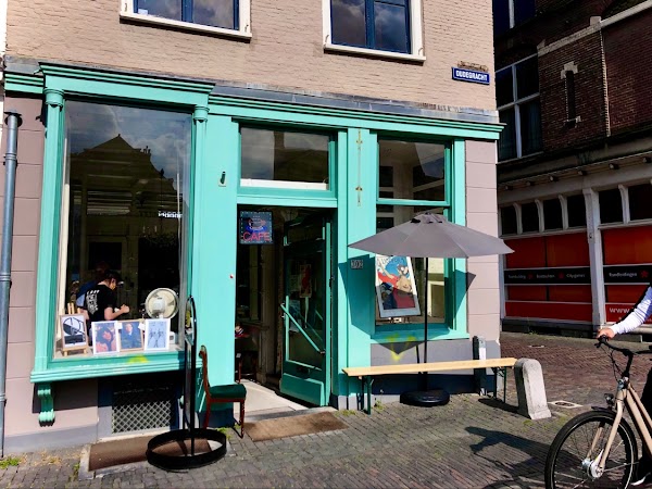 Cafca — Coffee, Design, Books & Vintage 4
