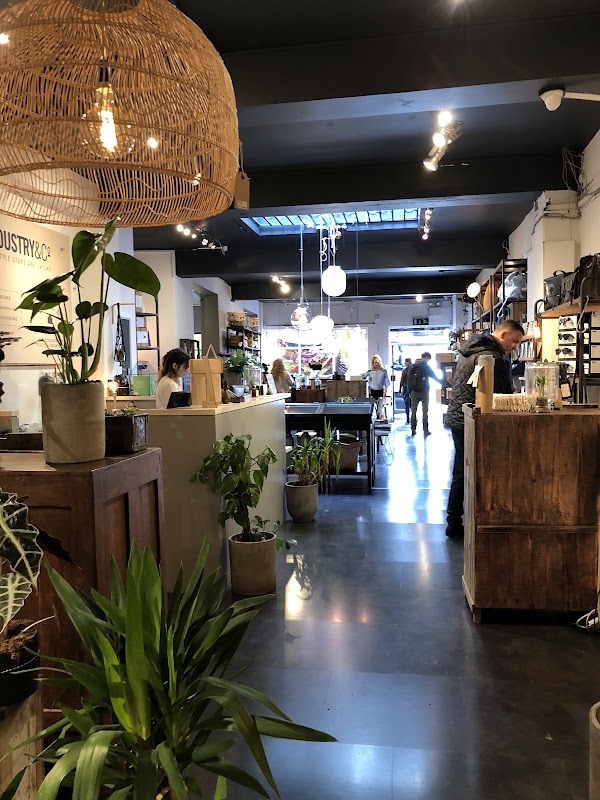 Industry & Co - Home 5