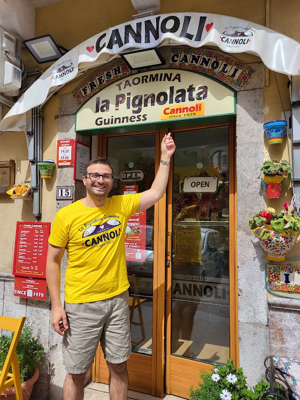 La Pignolata Guinness Cannoli Taormina Since1978 {Da Onofrio}
