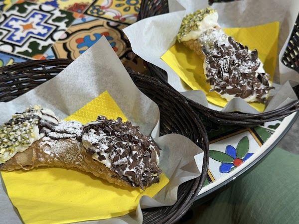 La Pignolata Guinness Cannoli Taormina Since1978 {Da Onofrio} 4