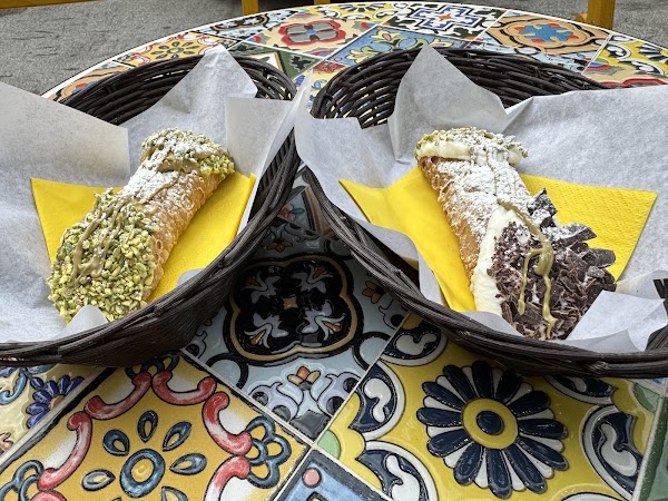 La Pignolata Guinness Cannoli Taormina Since1978 {Da Onofrio} 3