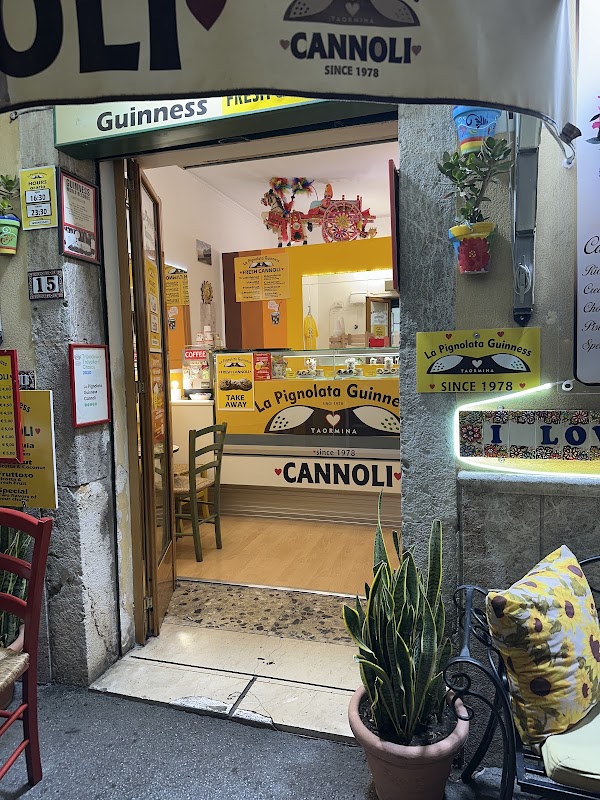 La Pignolata Guinness Cannoli Taormina Since1978 {Da Onofrio} 2