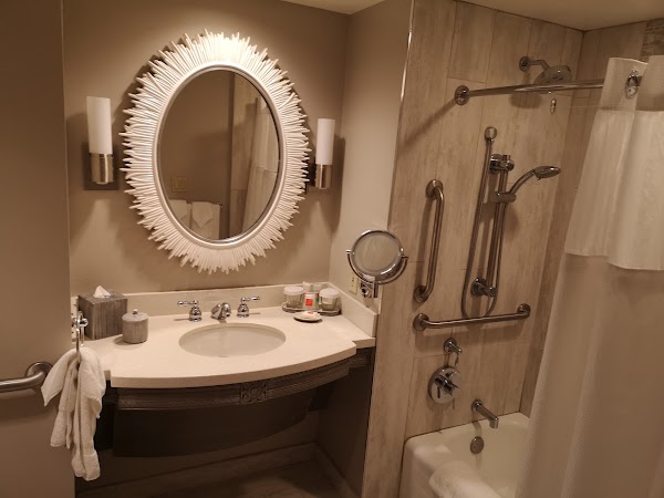 Loews Royal Pacific Resort at Universal Orlando 3