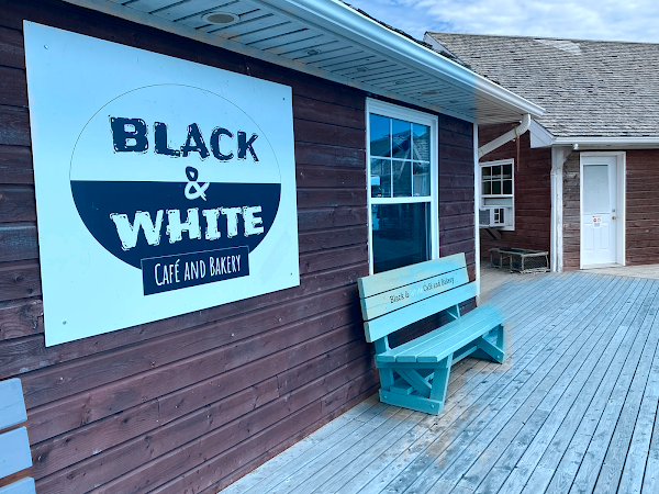 Black & White - Café and Bistro 1