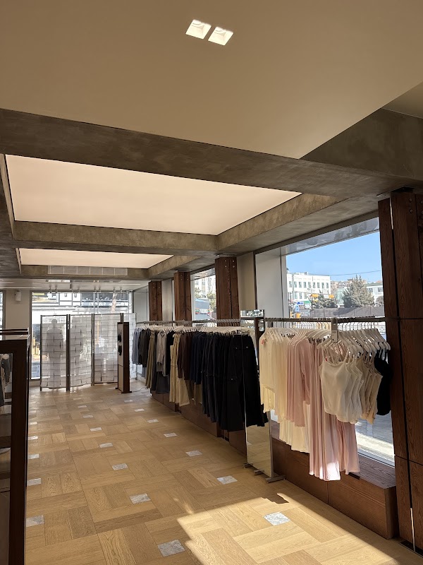Verish Anguk Flagship Store 베리시 안국 플래그십 스토어 5