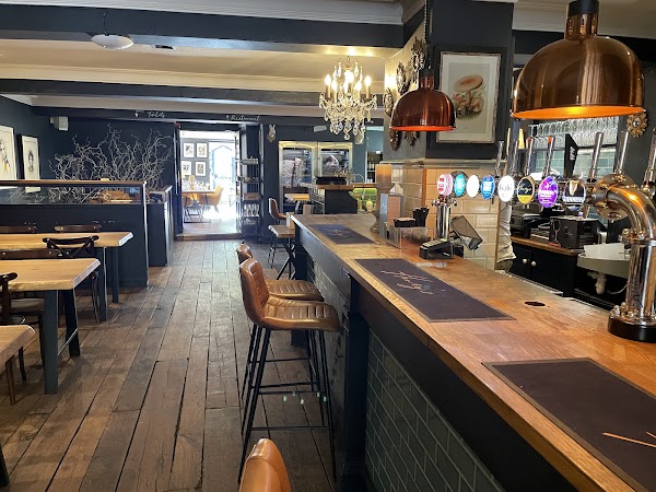 Henry's Seafood Bar & Grill 1