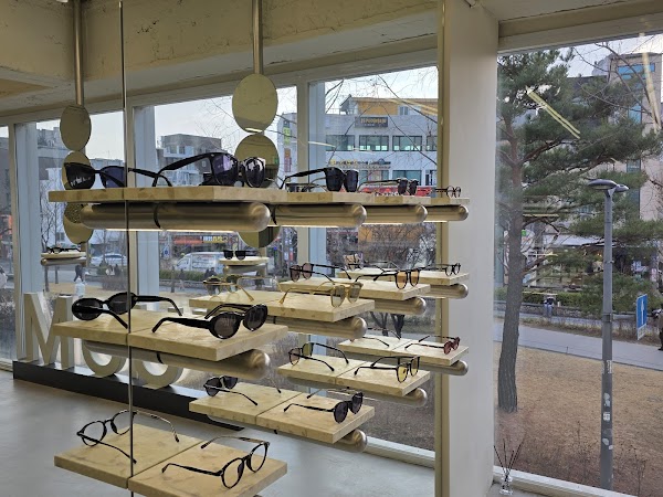 뭍 연남 옵티컬 스토어(MUUT YEONNAM OPTICAL STORE) 3