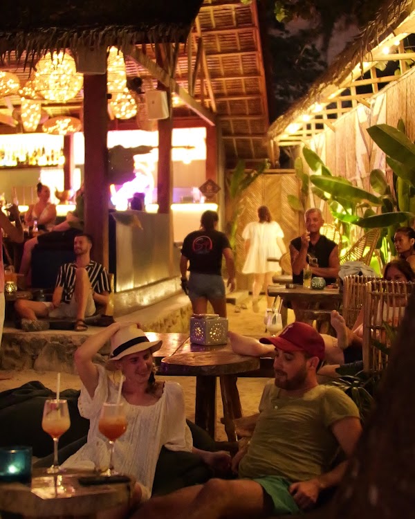 Sip Sunset Lounge & Bar
