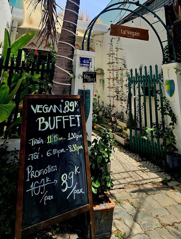 La'Vegan & Vegetarian Restaurant Da Nang 3
