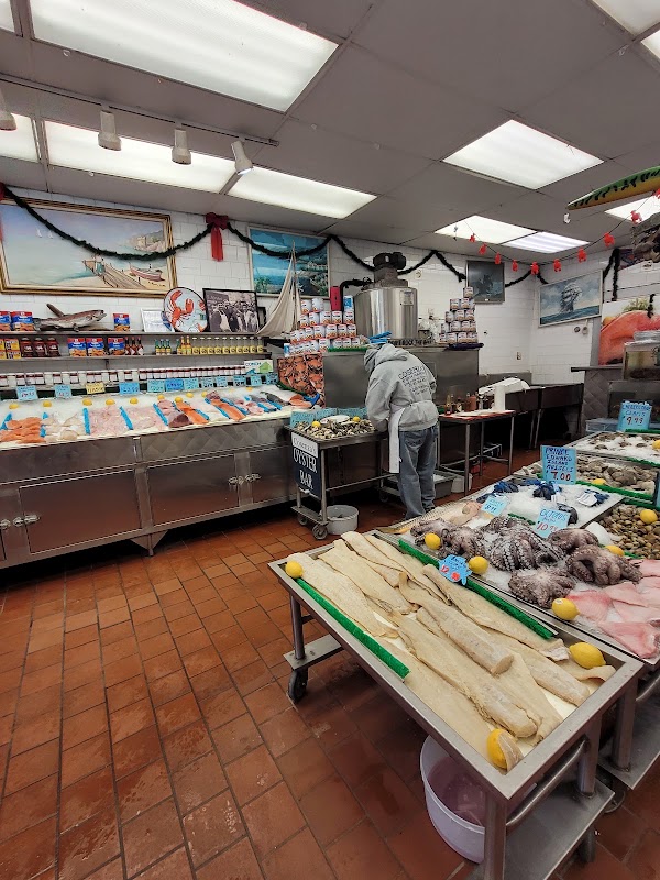 Cosenza's Fish Market 4
