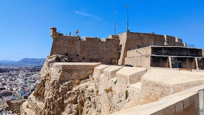Castell de la Santa Bàrbara
