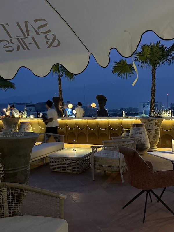 SALT & FIRE Rooftop Bar 4