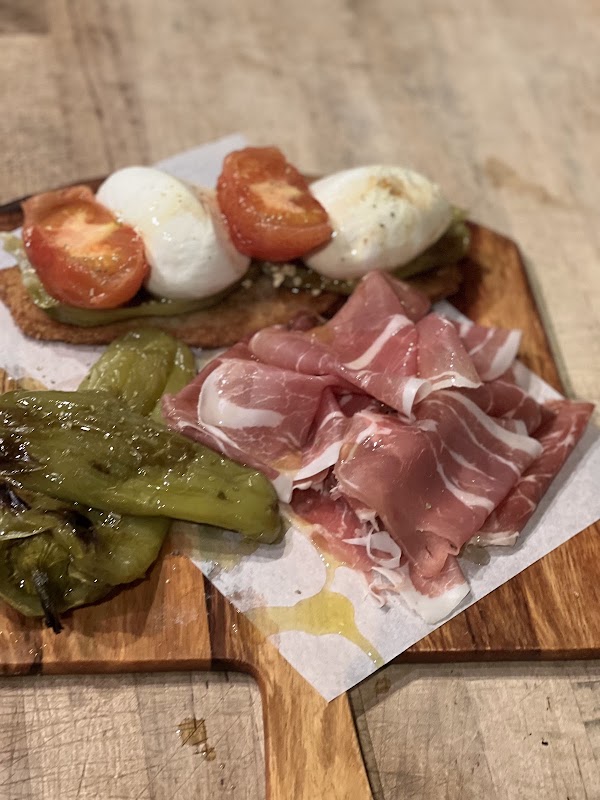 La Lanterna Restaurant Wine & Beer Garden 5