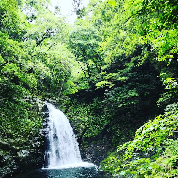 Akameshijuhatsu Falls