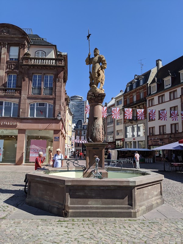 Place de la Réunion 5