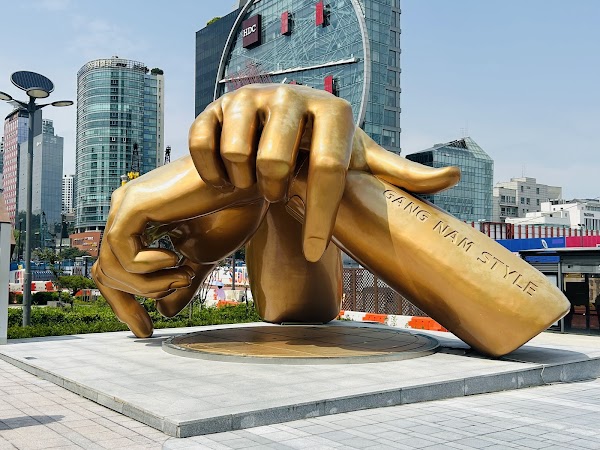Statue of Gangnam Style 1