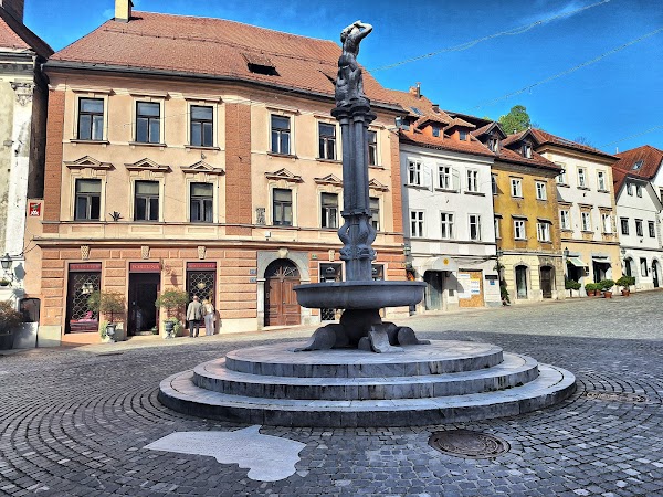 Stari trg 5