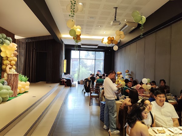Max's Restaurant 2