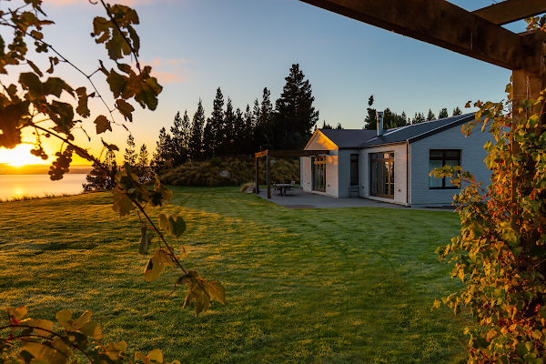 Mt Cook Lakeside Retreat, High Country Estate | Luxury Villas | Observatory | Weddings | Restaurant