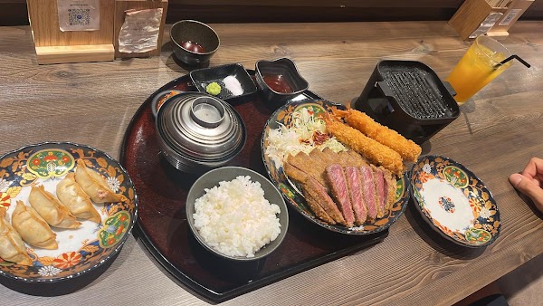 Kobe Beef & Halal Wagyu – Sukiyaki, Ramen, Gyukatsu & Vegan GYUMON Susukino Sapporo (神戸牛すき焼き・ハラル和牛ラーメン・牛カツ&ビーガン 牛門 すすきの) 2