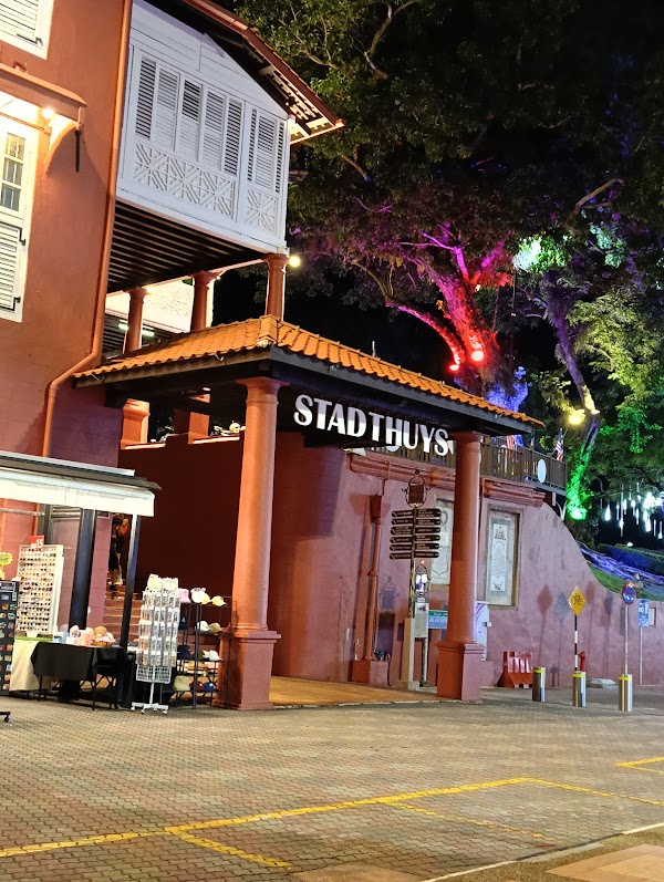 Stadthuys Cafe move HeArt & Lova Cafe