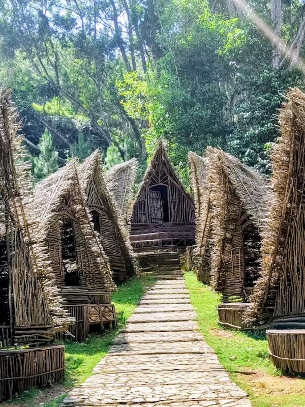 ꦱꦼꦫꦶꦧꦸꦫꦸꦩꦃꦏꦪꦸ Seribu Rumah Kayu